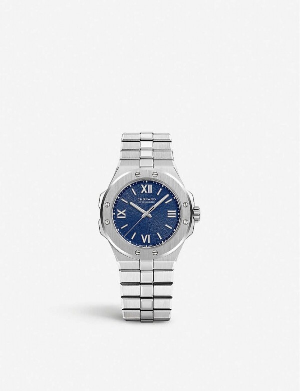 Chopard Alpine Eagle Small 精鋼腕錶與Gucci GG2570腕錶的外觀設計略為相似，不過此款則採用