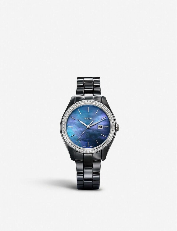 有別以上的腕錶款式，Rado HyperChrome鑽石腕錶走絢麗風格，珍珠貝母的錶盤相當突