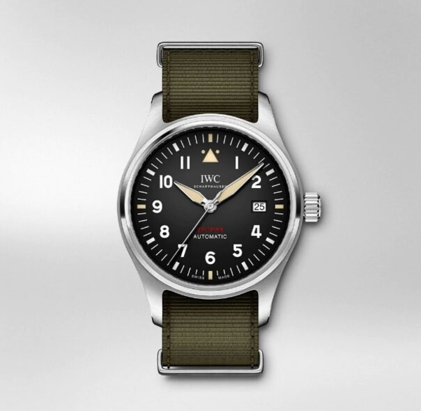 IWC Pilot系列是品牌最受歡迎的錶款之一，這款Pilot’s Watch Automatic Spitfirefb精鋼錶殼直徑39