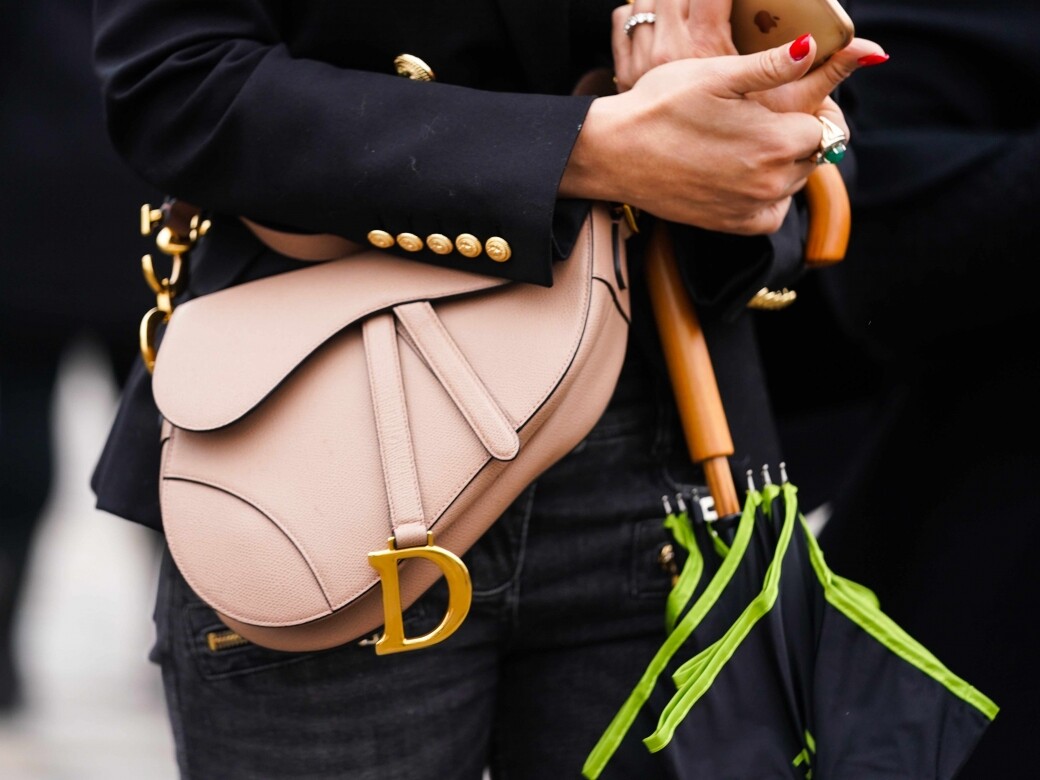 貴婦風OL上班手袋：12個好想擁有的初夏新款奶茶色手袋