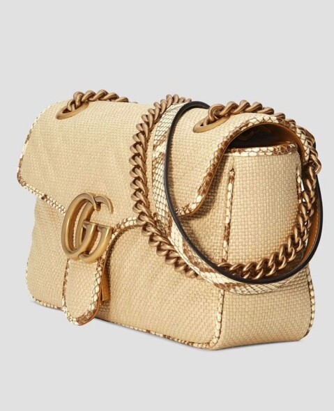 Gucci的GG Marmont手袋長出長有，草織袋身再以蟒蛇皮包邊，貴婦風程度不遜於全