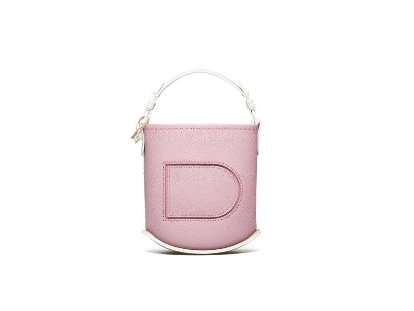 Delvaux Pin Mini Bucket是2020春夏季度的新款手袋，浪漫的櫻花色調令人讚歎，帶來女性