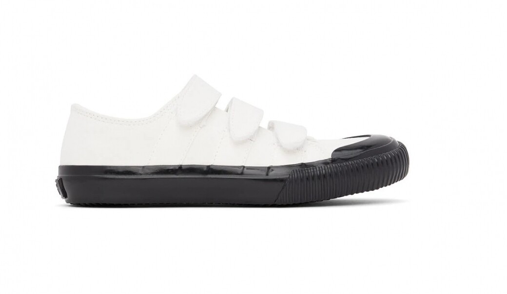 Y'S 白色帆布鞋 $1424, available at ssense.com