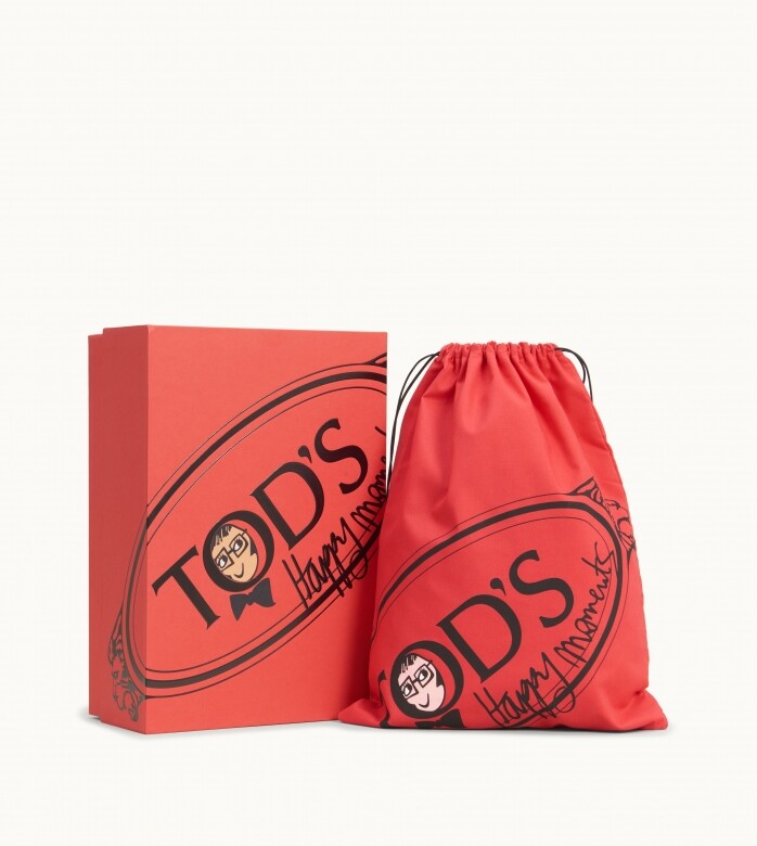 Alber Elbaz 與Tods 合作的限定系列包裝，品牌標誌綴以設計師草圖。