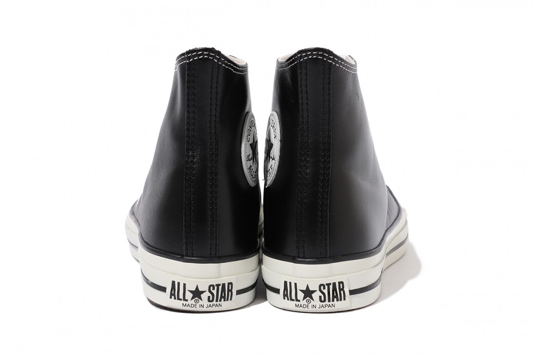 全黑Chuck Taylor All Star鞋款看似與經典設計別無兩樣，不過細心觀察，品牌Label還注