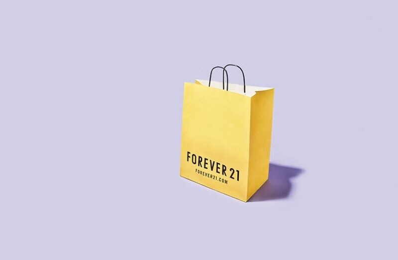 若消費者想擁有一件Forever 21，亦雖排隊等候進場購入；價值便宜實惠的快時