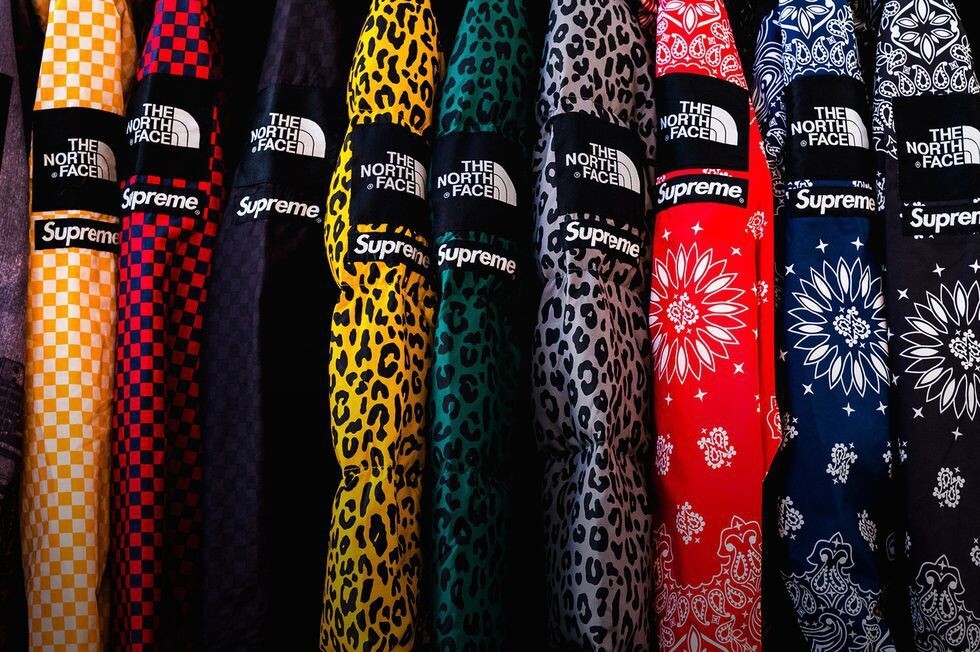年份：2007當年Supreme 為了拓展自己夾克的市場，決定與North Face 聯名，並共同創造了