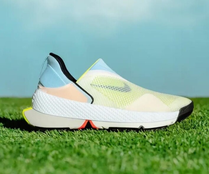Nike GO FlyEase波鞋除了有繽紛的顏色外型，更關鍵的就是那免綁鞋的球鞋設計