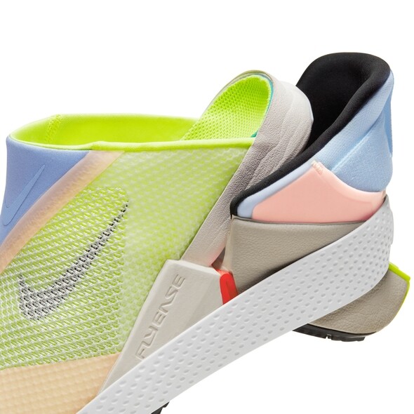 覺得很神奇嗎？來看看鞋子細節一探究竟，如果想知道怎麼Nike GO FlyEase是怎樣