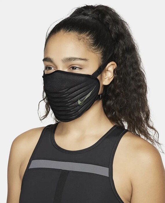 其實這款高性能口罩Nike Venturer Performance Face Mask在官網就能買到了！雖然跟美國代表隊