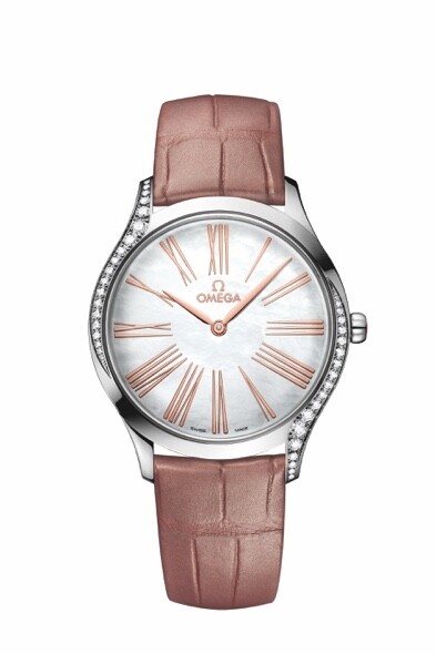 Trésor系列另有不銹鋼錶殼款式，用上經過鍍銠處理的指針，玫瑰色錶款配