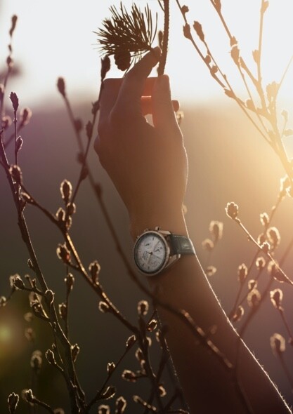 Omega另一經典的Speedmaster 38mm腕錶融合了月球錶設計，一直是型格女裝錶首選，最
