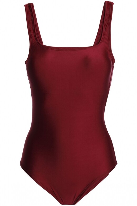深紅色的泳衣，能讓肌膚看起來更白晰，亦是充滿夏日風情的色調！