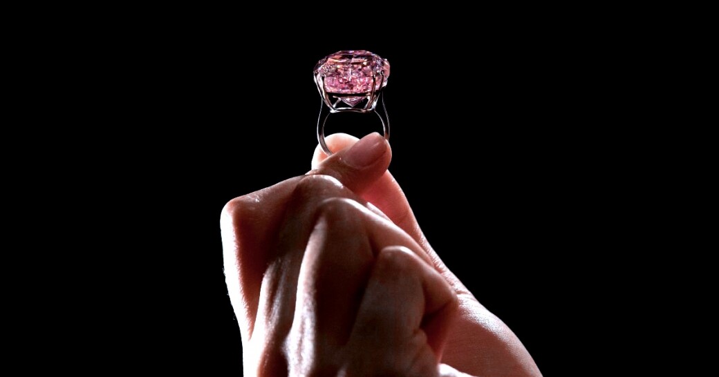 一顆鑽石能於蘇富比拍賣超過1億？3大重點解構「粉鑽」價值連城的秘密！