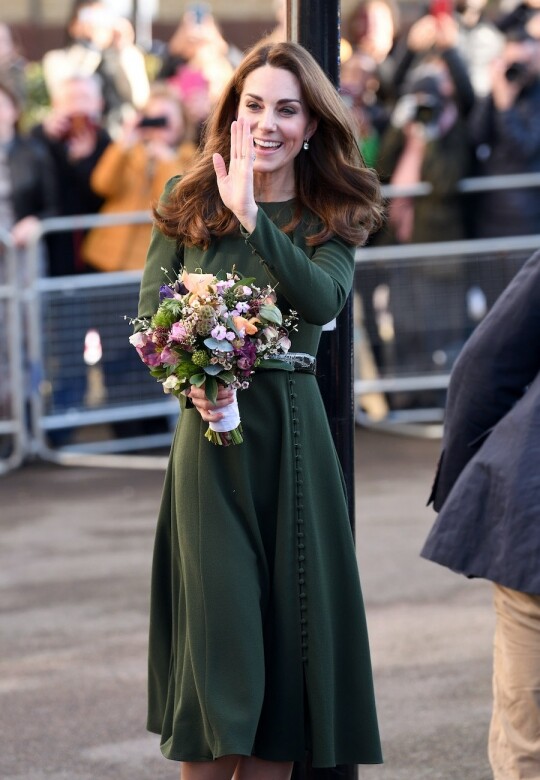 凱特王妃在去年11月出席「Family Action」的活動，穿上一條優雅的橄欖綠Beulah連身裙