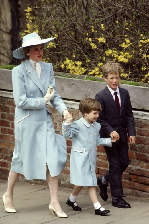 戴安娜王妃在1982年誕下威廉王子，兩母子的感情一直很好，戴妃曾特地穿