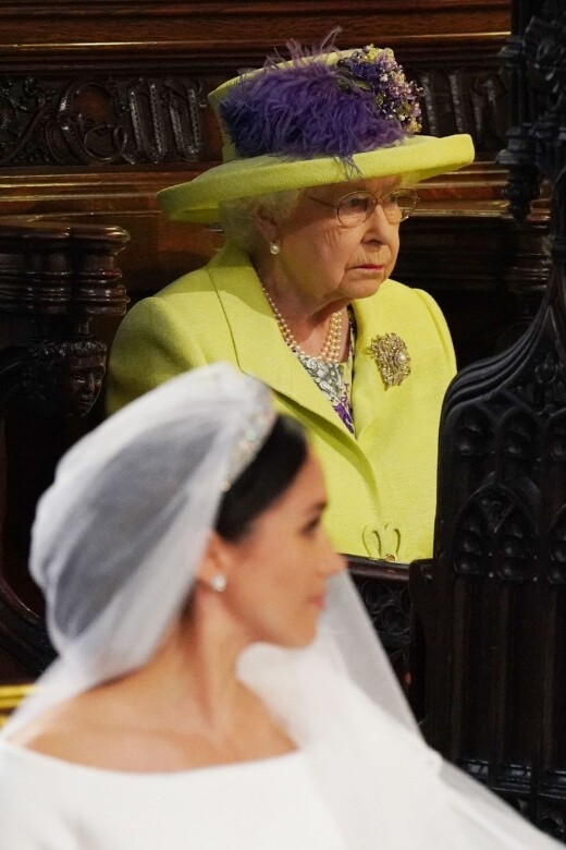 白金漢宮給《ELLE UK》確定「英女皇將來的新衣設計所使用的毛皮都會是假皮