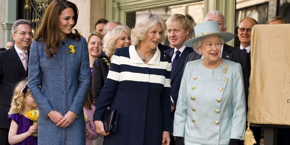 對此消息，國際人道主義協會表示，他們對女王這次停止穿著新皮草的fur