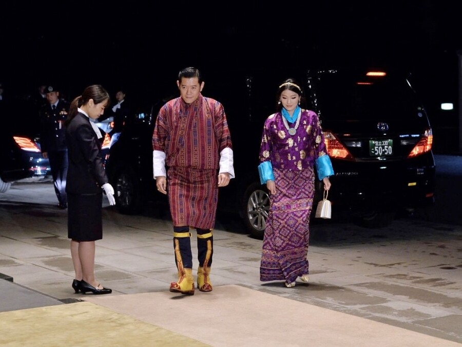 不丹國王吉格梅·凱薩爾·納姆耶爾·旺楚克和王后吉增‧佩瑪來到東京皇居