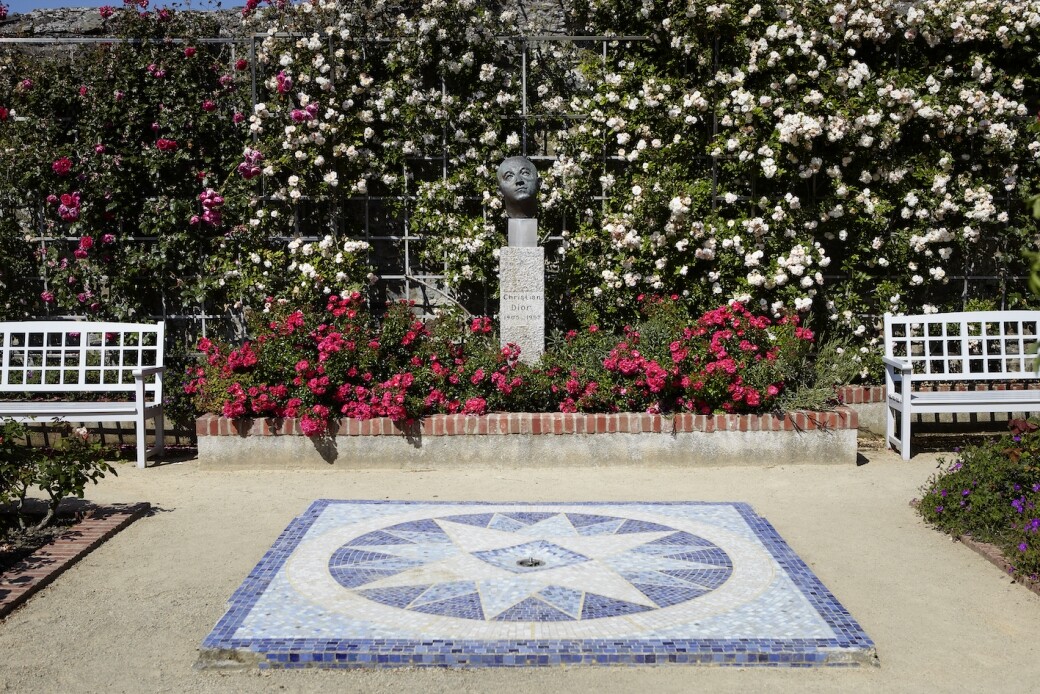 Dior先生位於Granville的故居大宅，可見羅盤玫瑰馬賽克圖案裝飾。