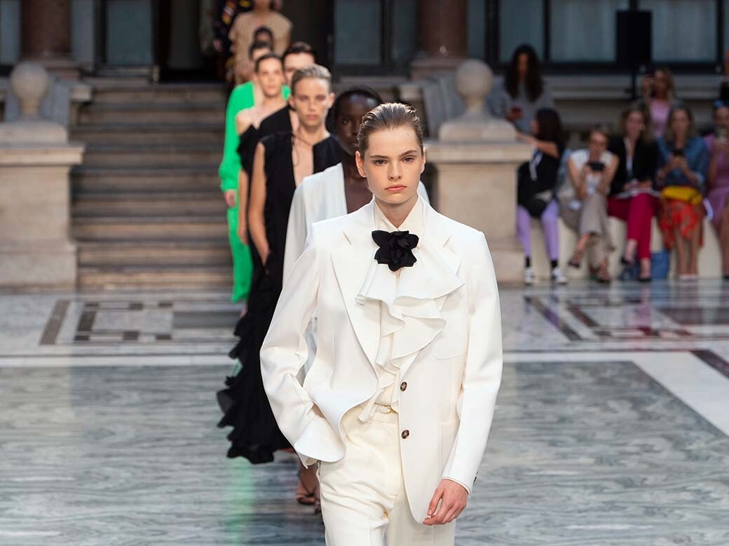 碧咸領全家為Victoria Beckham 2020春夏倫敦時裝騷撐場!哈七穿花裙現身就像小仙女 碧咸領全家為Victoria Beckham 2020春夏倫敦時裝騷撐場!哈七穿花裙現身就像小仙女