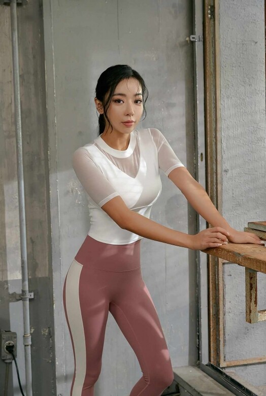 韓國品牌Brand X Concept的模特兒相片十分吸引，不禁令人覺得穿起它的運動衫