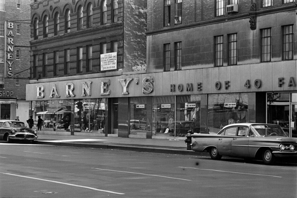 這家創立於1923年紐約第七大道的Barneys New York，由Barney Pressman一手打造。經營之初只是