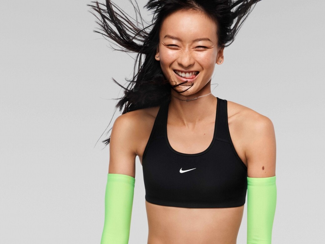 突破性設計的Nike Swoosh運動內衣，為了解決的sports bra pad不平整、錯位和變形的問