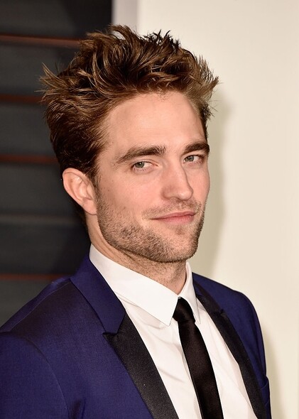 在哈利波特電影中登場後，Robert Pattinson被《時代雜誌》譽為「英國的明日之星」，又多次