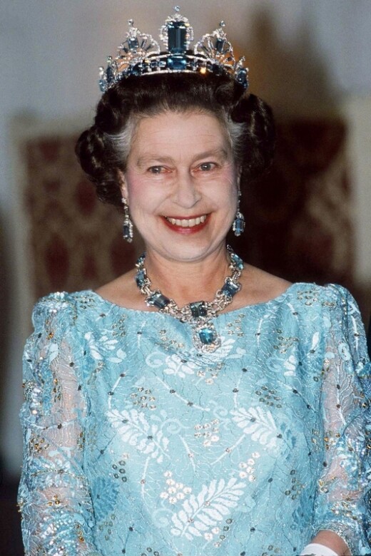 英女王另一套非常矚目的藍寶石首飾，就是這組由巴西國民所送贈的海