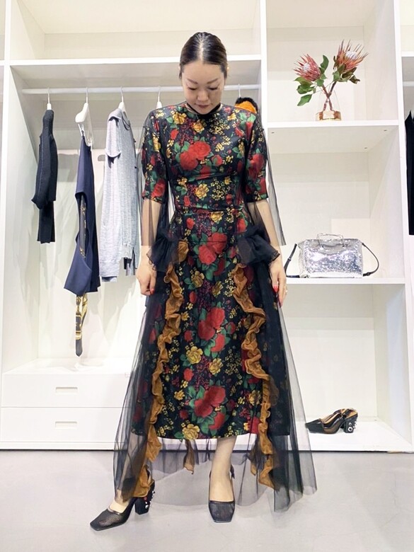 編輯Saho身高158cm；尺碼：S一穿上它讓你感覺很好！層疊的碎花連身裙和具