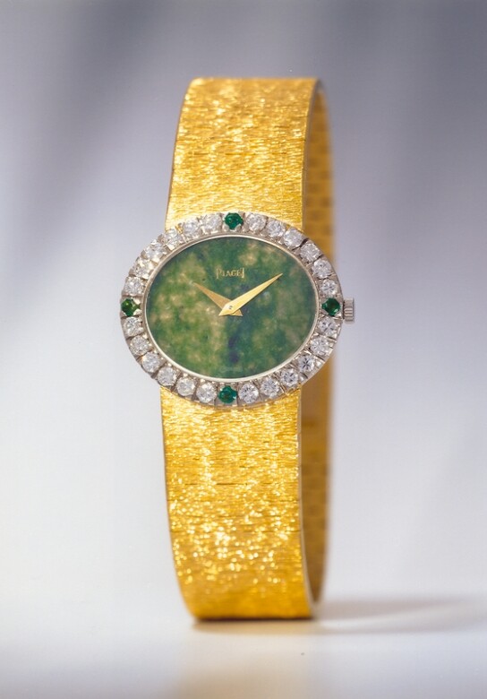 Jackie Kennedy 擁有的Extremely Lady，採用了非傳統的橢圓形設計、鑲嵌了鑽石與祖母綠寶石