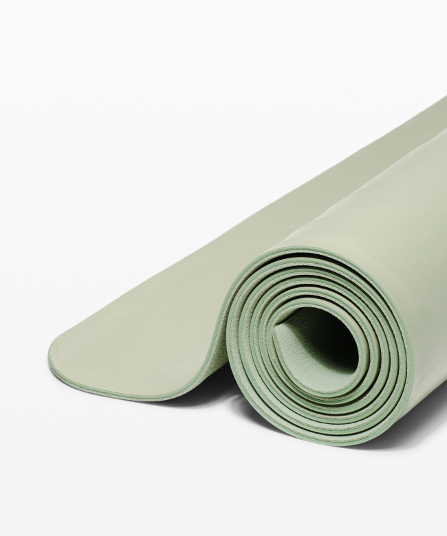 lululemon Take Form瑜伽墊售價為港幣1,080，並已於網上及海港城分店有售。