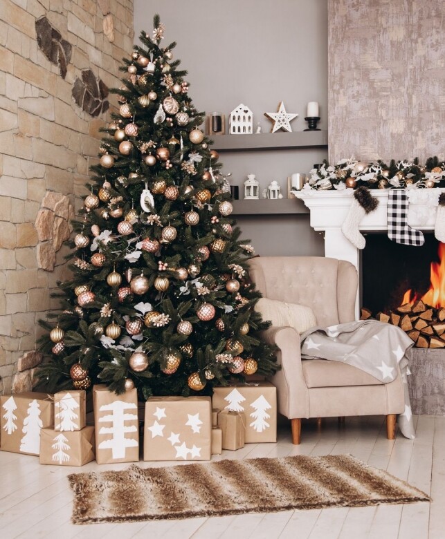 中型聖誕樹裝飾：聖誕樹除了可以放在客廳，別忘了布置兒童房，在床頭櫃