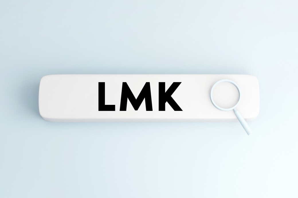 LMK是「Let me know」的縮寫，意思是「讓我知道」，用來告訴某人他們將來應該向你通