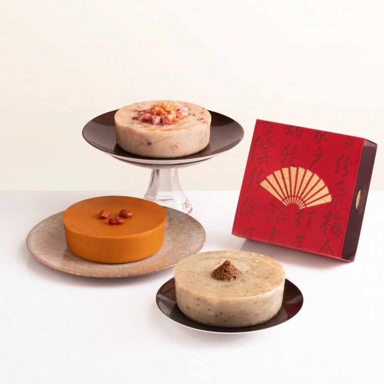 文華廳亦照顧到獨愛傳統味道的朋友，分別推出五香芋頭糕、鴻運年糕 、薑