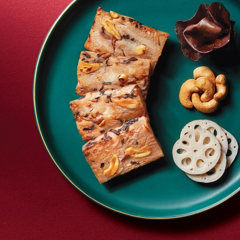 為照顧素食者，奇華繼賀年素糕後，今年推出全新「木耳腰果蓮藕糕」，以鮮香
