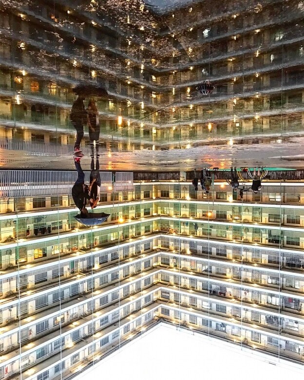 這裡三面都被大廈包圍，如果剛巧下完雨，更可影到「天空之鏡」效果。photo credit: Instagram
