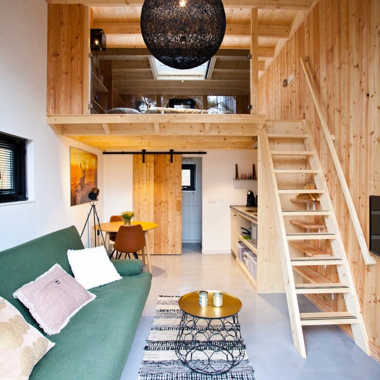 如果你住的地方樓底夠高的話，可以加建一個閣樓變成睡房空間！這間不
