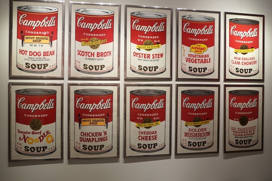 另有一個空間放有20張Andy Warhol的金寶湯絲網印刷作品，它們曾是潮流教主