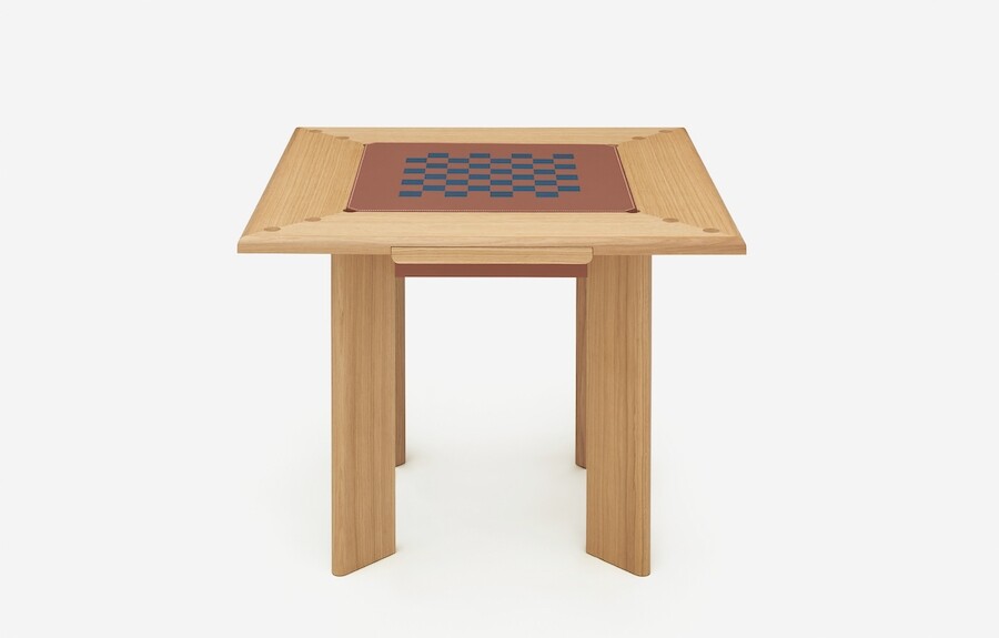 看上去就像是一張別緻小角几，其實它是愛馬仕新推出的遊戲桌，簡約線