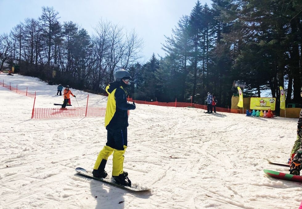 中文滑雪教練小班教學 對初學者要學滑雪來說，最需要有教練一步步教
