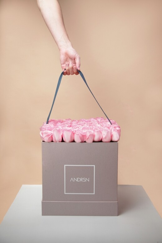 13・香港品牌 ANDRSN 是一間提供玫瑰花盒訂製服務的現代花店，透過一盒盒