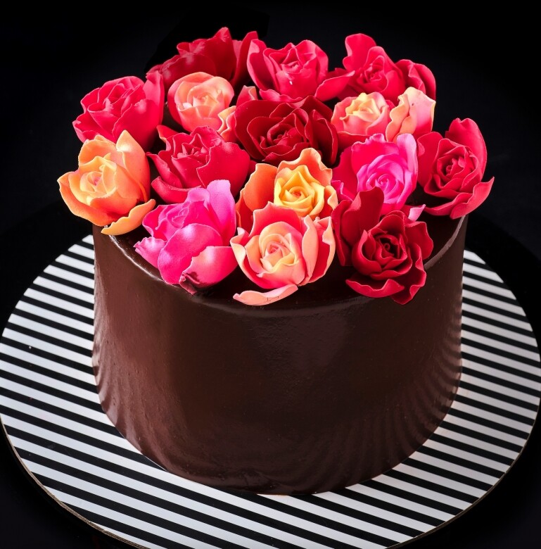 沒有人不喜歡收到花，如果不習慣送花給媽媽，花藝造型的蛋糕亦是不錯