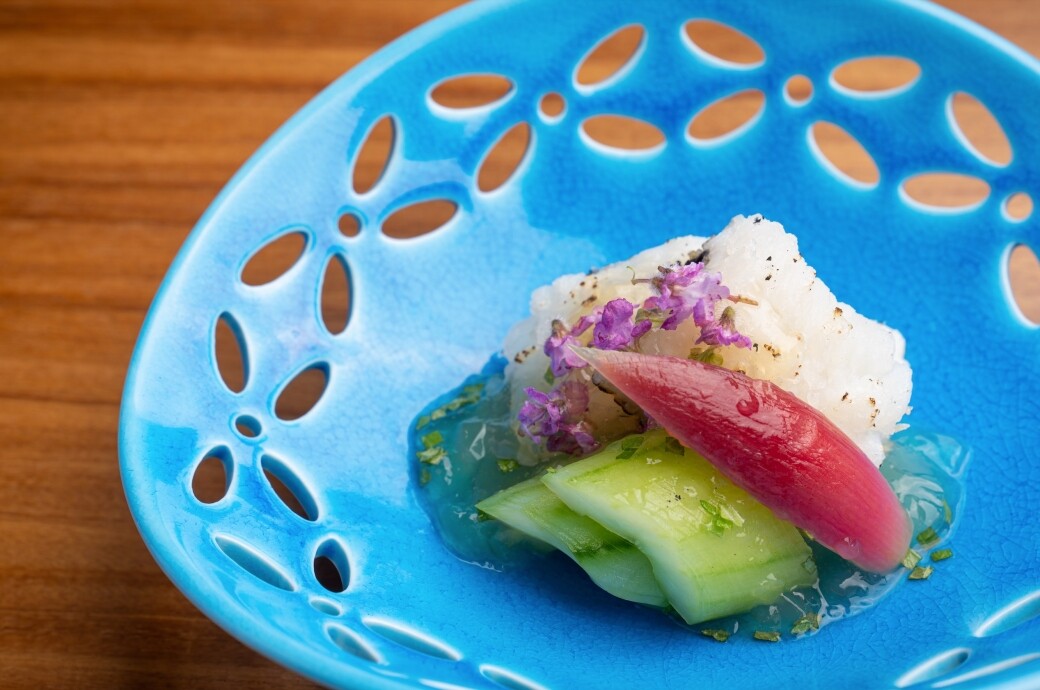 踏入5月進入食鱧魚的季節、京都料理不得缺少食材。料理長選用淡路島