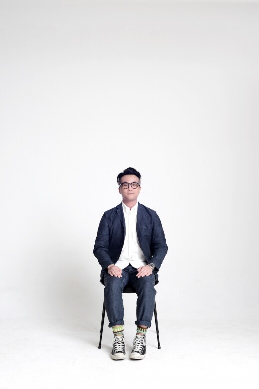 Keith Chan陳丞軒，生於80年代，乃土生土長的設計師。在香港讀設計、做設計同時