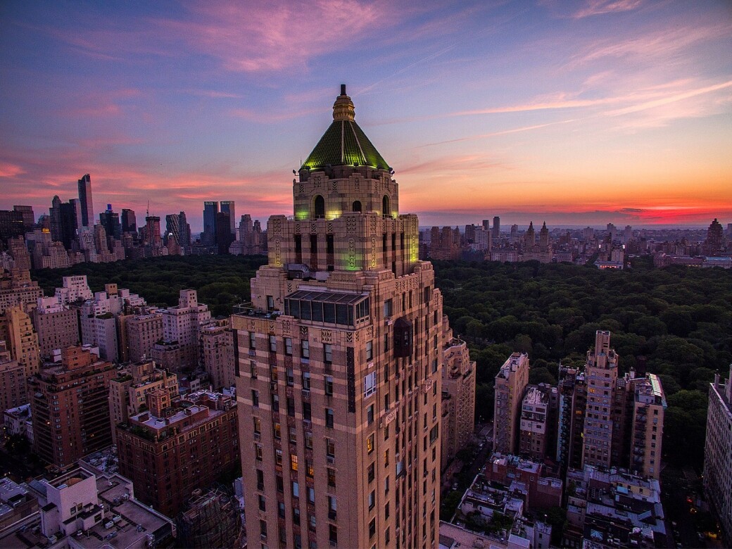 坐落於曼克頓的紐約瑰麗酒店自1930年落成起，一直是紐約的傳奇地標。