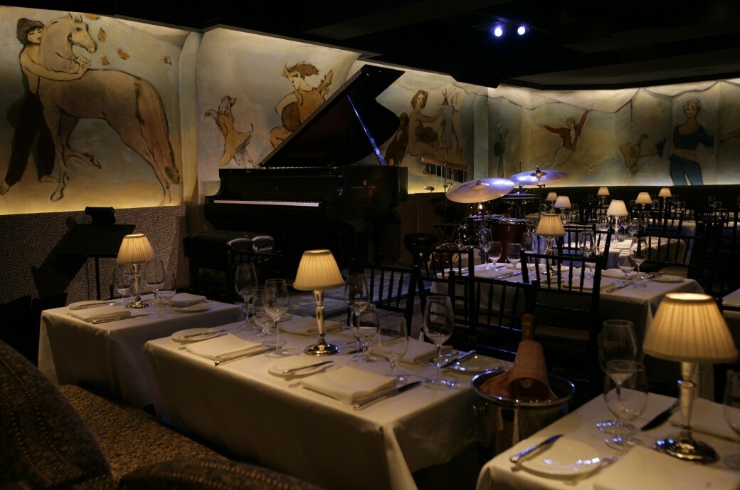 開業於1955年的Café Carlyle是傳奇的爵士樂餐廳，一直是著名歌手與舞者雲集之
