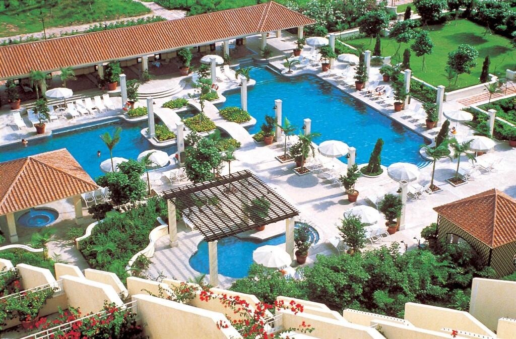 首先推介的鷺環海天度假酒店（原名為威斯汀酒店）座落於黑沙海灘