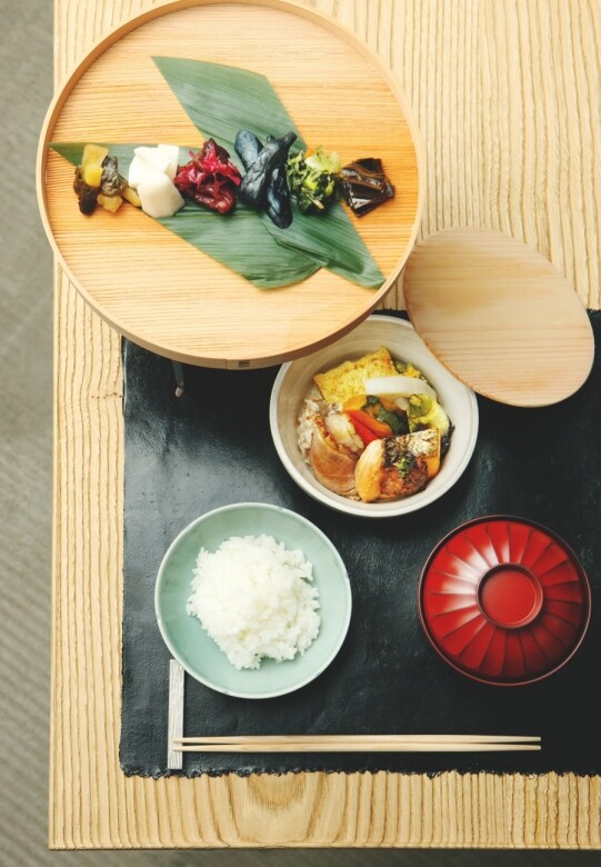 另一間DB推薦的餐廳，顯得更平易近人。「Higashiya是一間現代的和菓子店，是一家